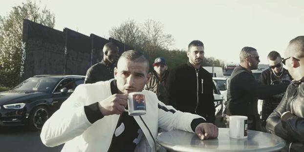 le rappeur sofiane bloque l'autoroute